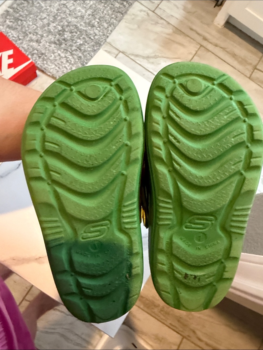 Skechers John Deere Green & Black Kids Clog Sandals with Yellow Logo - Picture 2 of 2